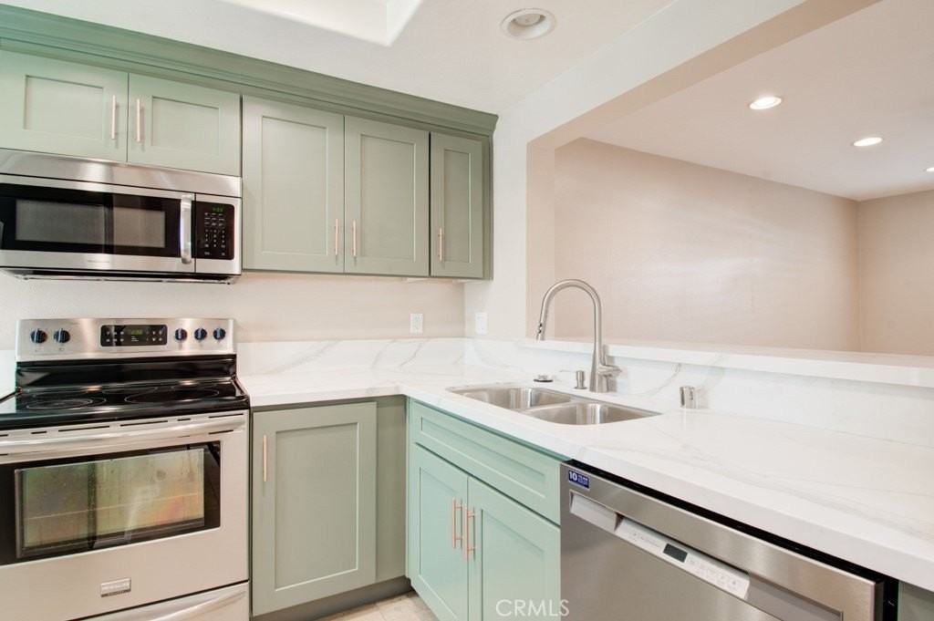 35 Abbeywood Ln - Photo 2 of 28