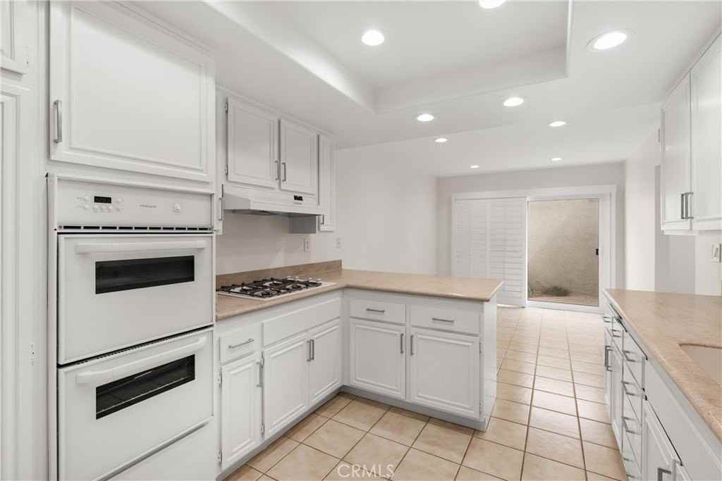 18555 Vallarta Dr - Photo 4 of 40