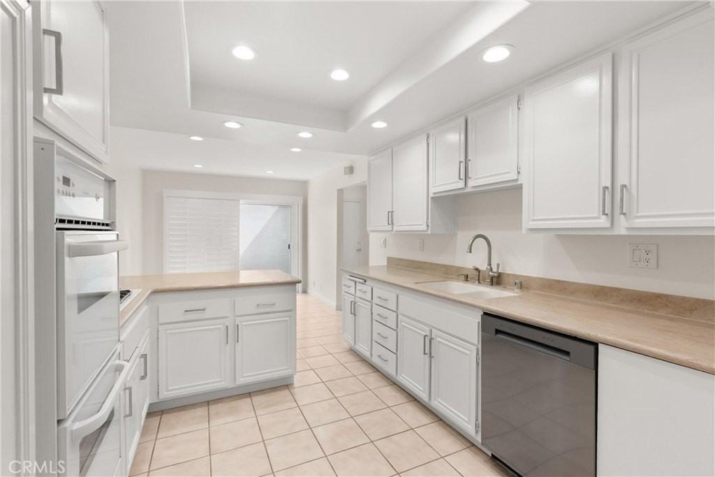 18555 Vallarta Dr - Photo 5 of 40