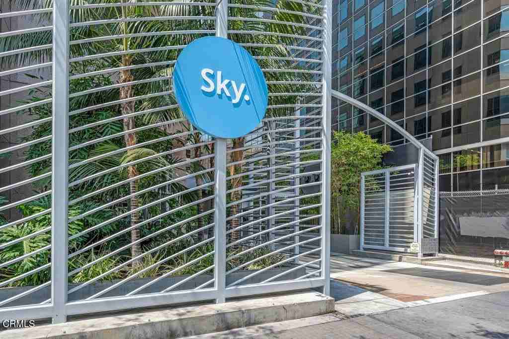 801 S Grand Ave #1710 - Photo 7 of 50