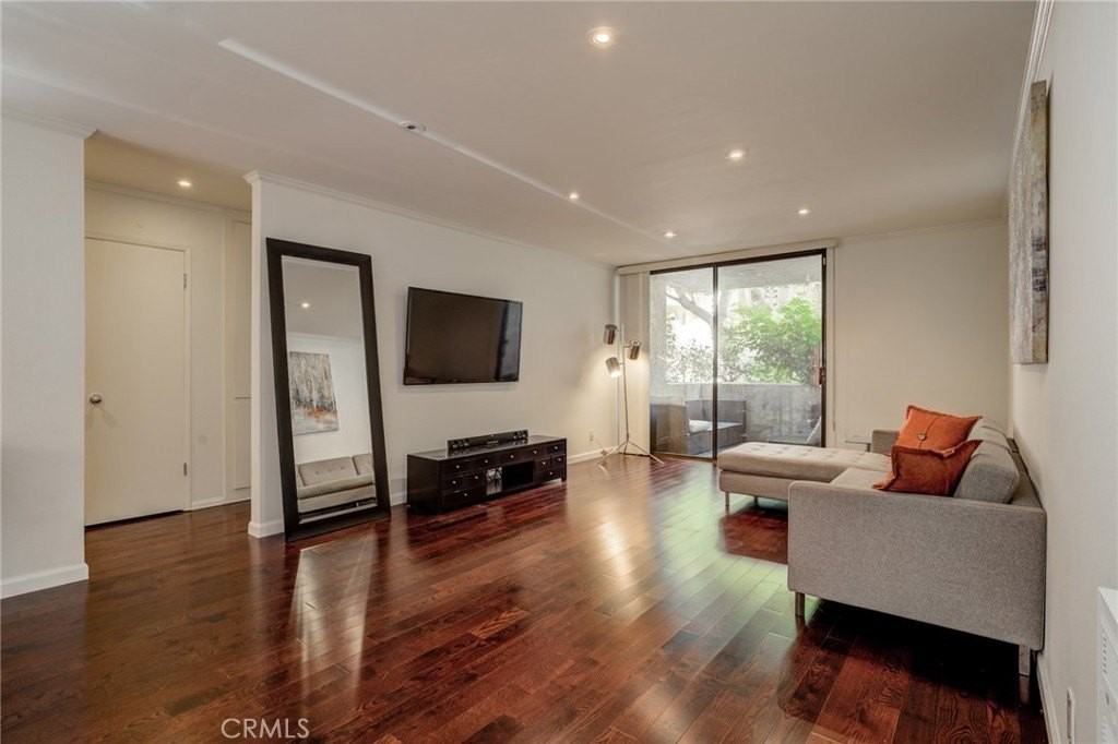 8400 De Longpre Ave #205 - Photo 7 of 44