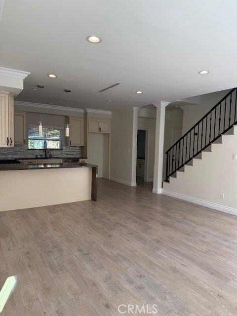 17647 Hamlin St - Photo 4 of 16