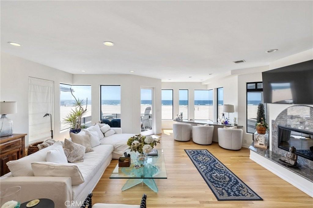 536 The Strand - Photo 2 of 25