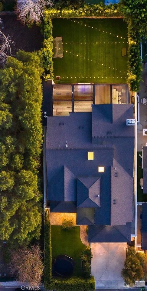 1852 6th St - Photo 4 of 50