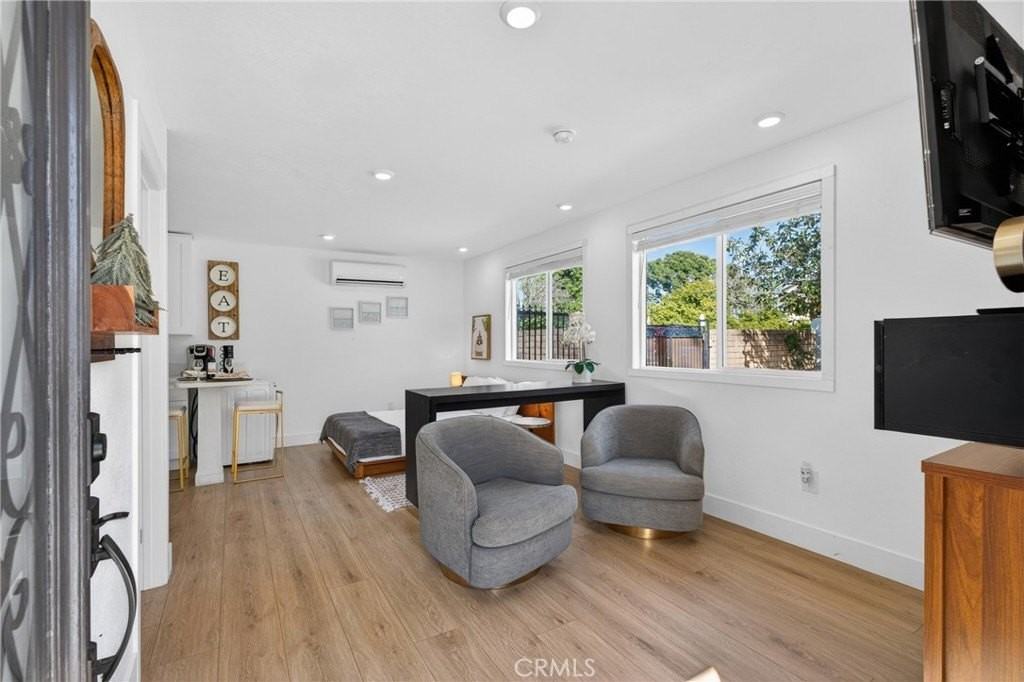 18221 Kinzie St - Photo 3 of 19