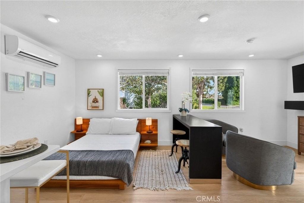 18221 Kinzie St - Photo 7 of 19