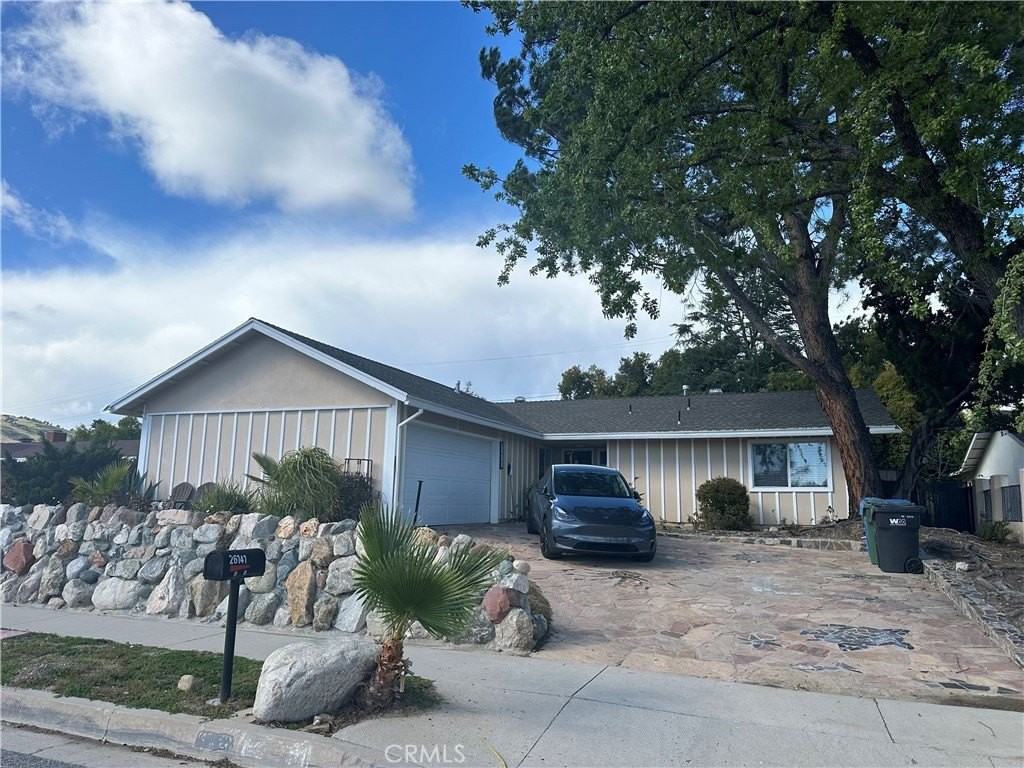 26141 Hatmor Dr - Photo 2 of 10