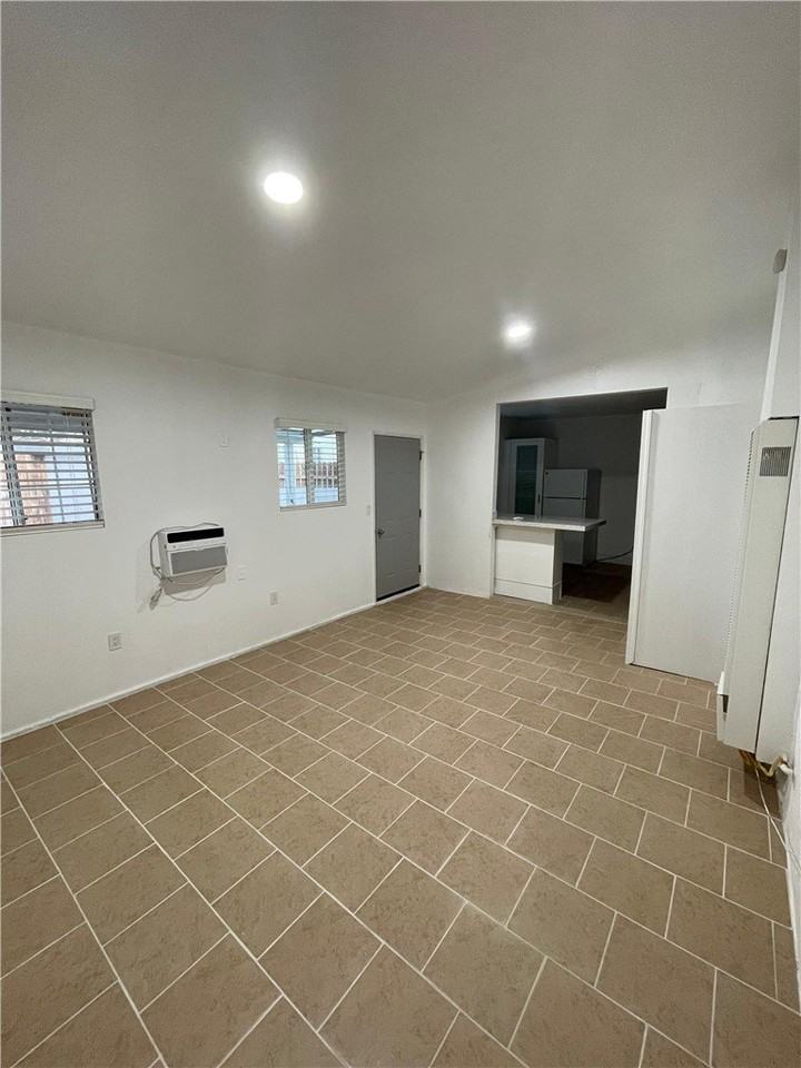 369 E Avenue R4 - Photo 5 of 13