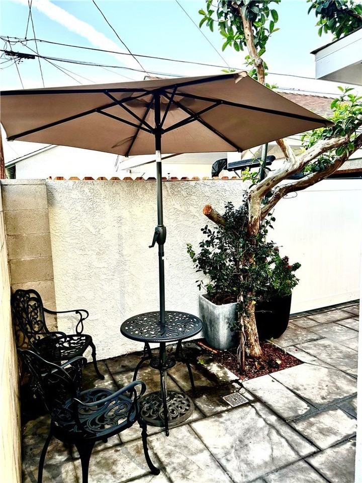 617 Mott St - Photo 3 of 17