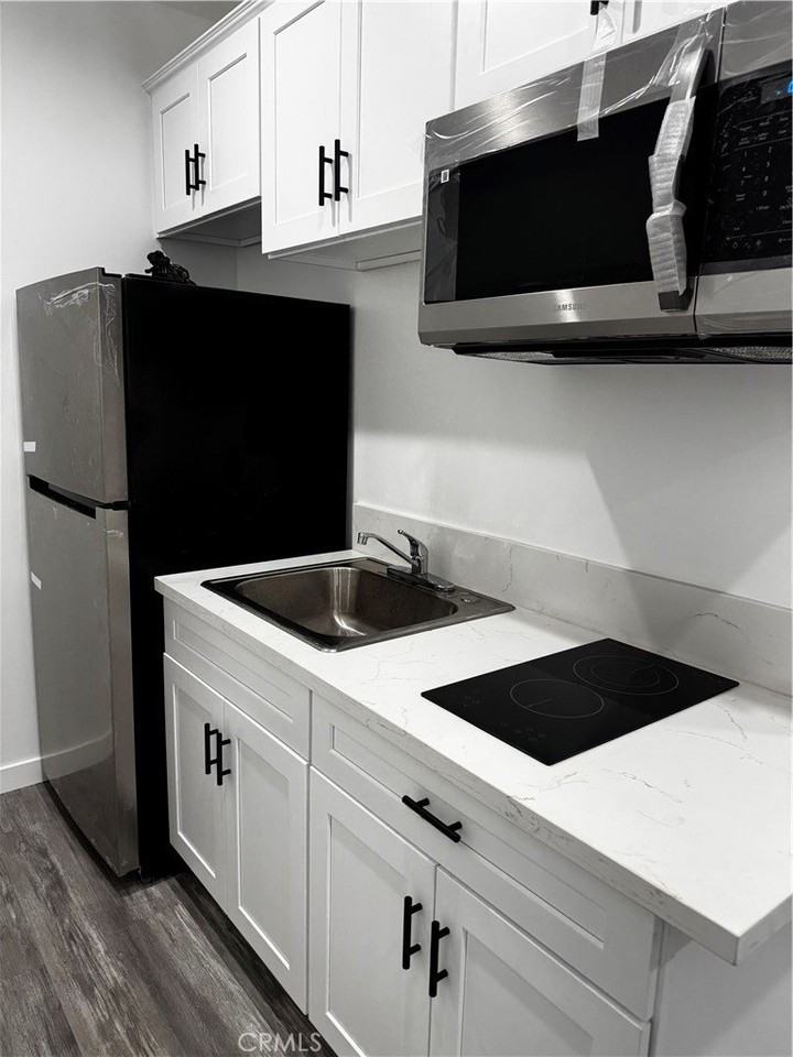 617 Mott St - Photo 5 of 17