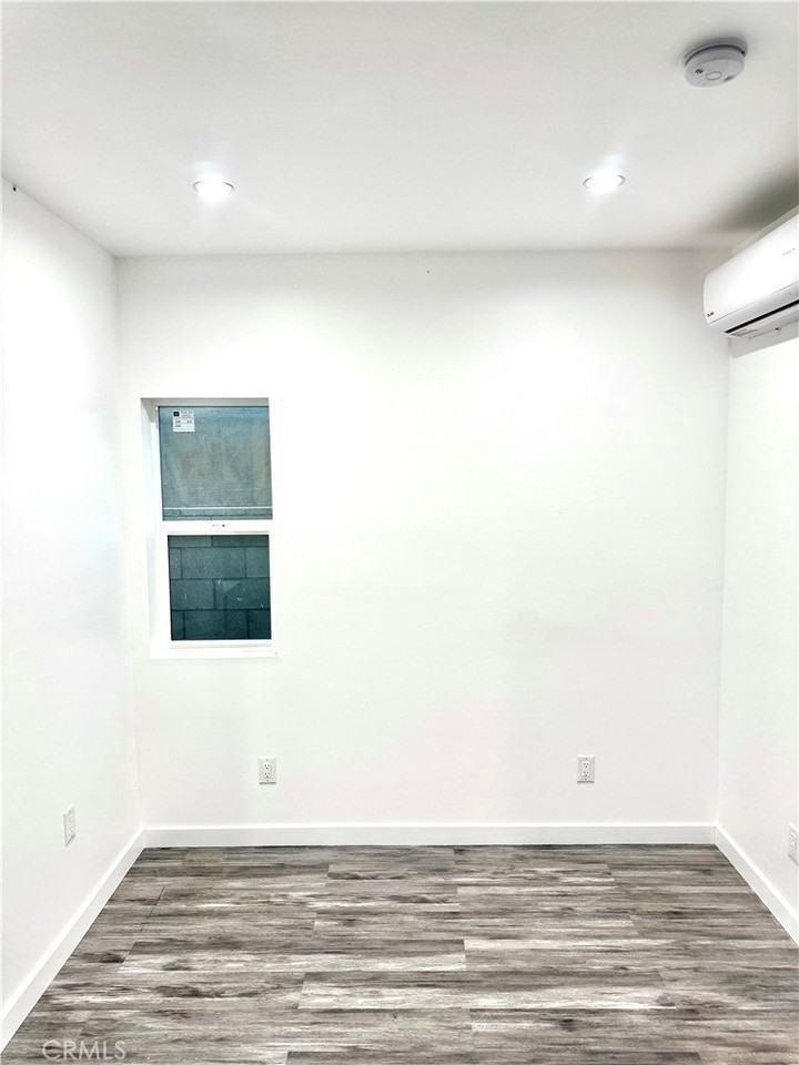 617 Mott St - Photo 6 of 17