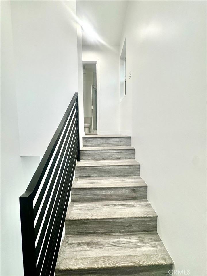 617 Mott St - Photo 7 of 17