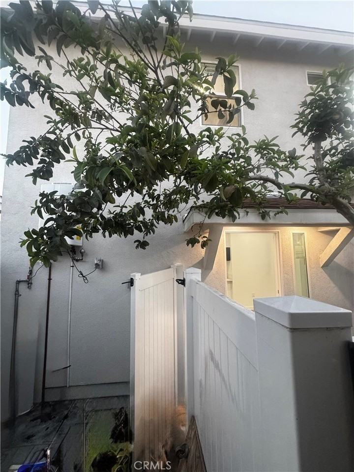 617 Mott St Unit A - Photo 2 of 21