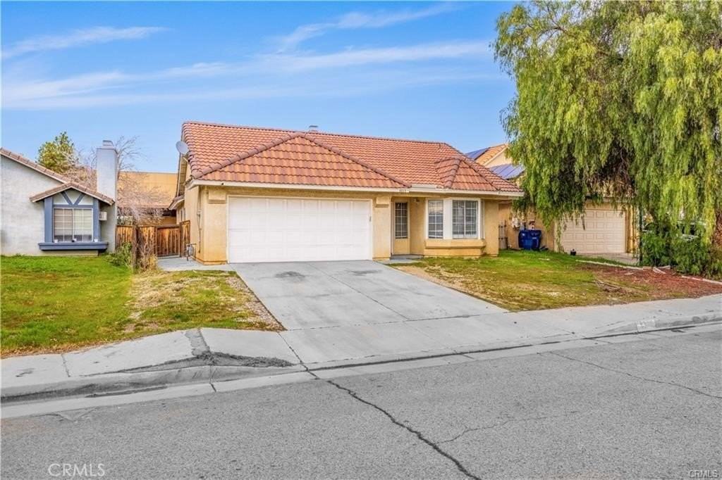 4817 Harbor Ct - Photo 2 of 30