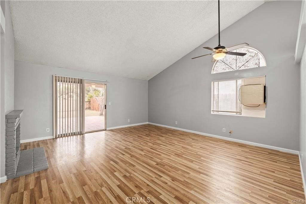 4817 Harbor Ct - Photo 5 of 30