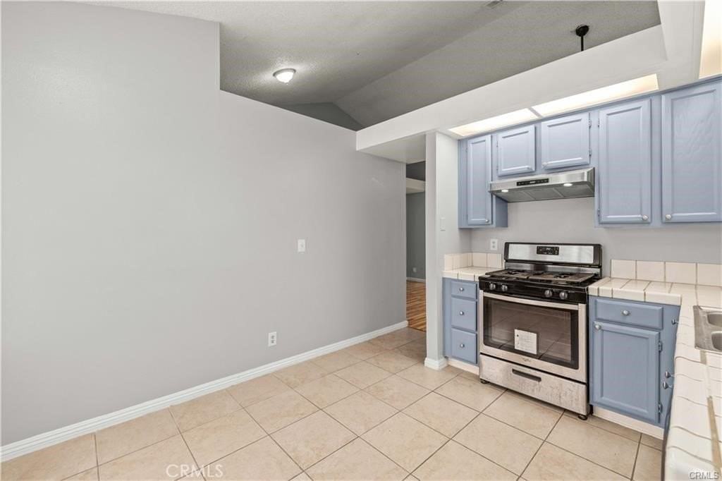 4817 Harbor Ct - Photo 6 of 30