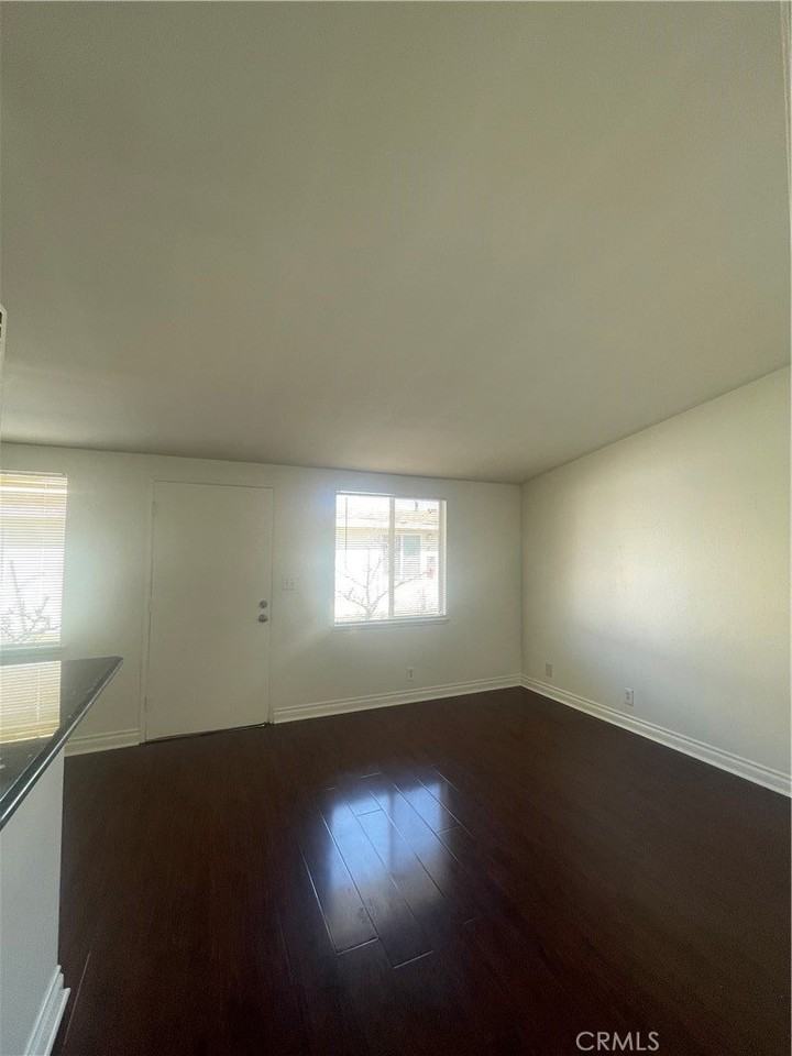 528 Cherry Ave #B - Photo 4 of 16