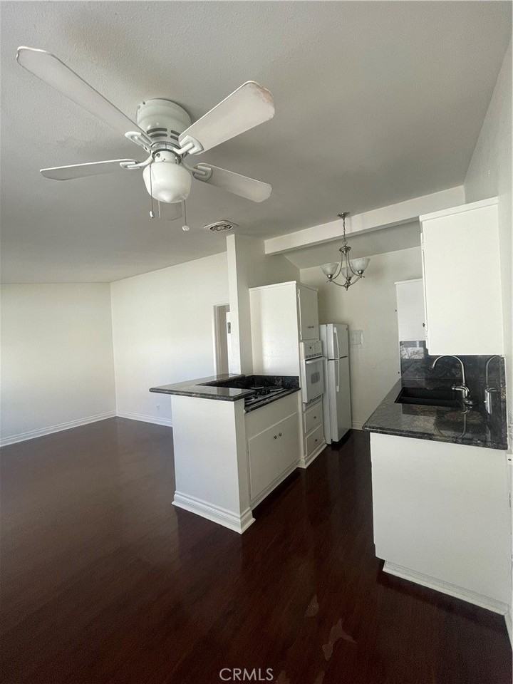 528 Cherry Ave #B - Photo 7 of 16