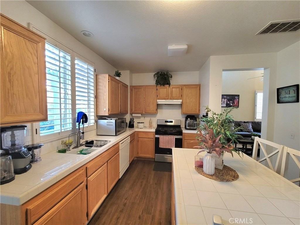 5560 Barclay Ct - Photo 6 of 14