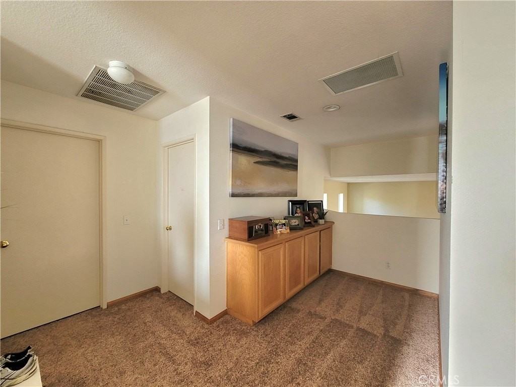 5560 Barclay Ct - Photo 7 of 14