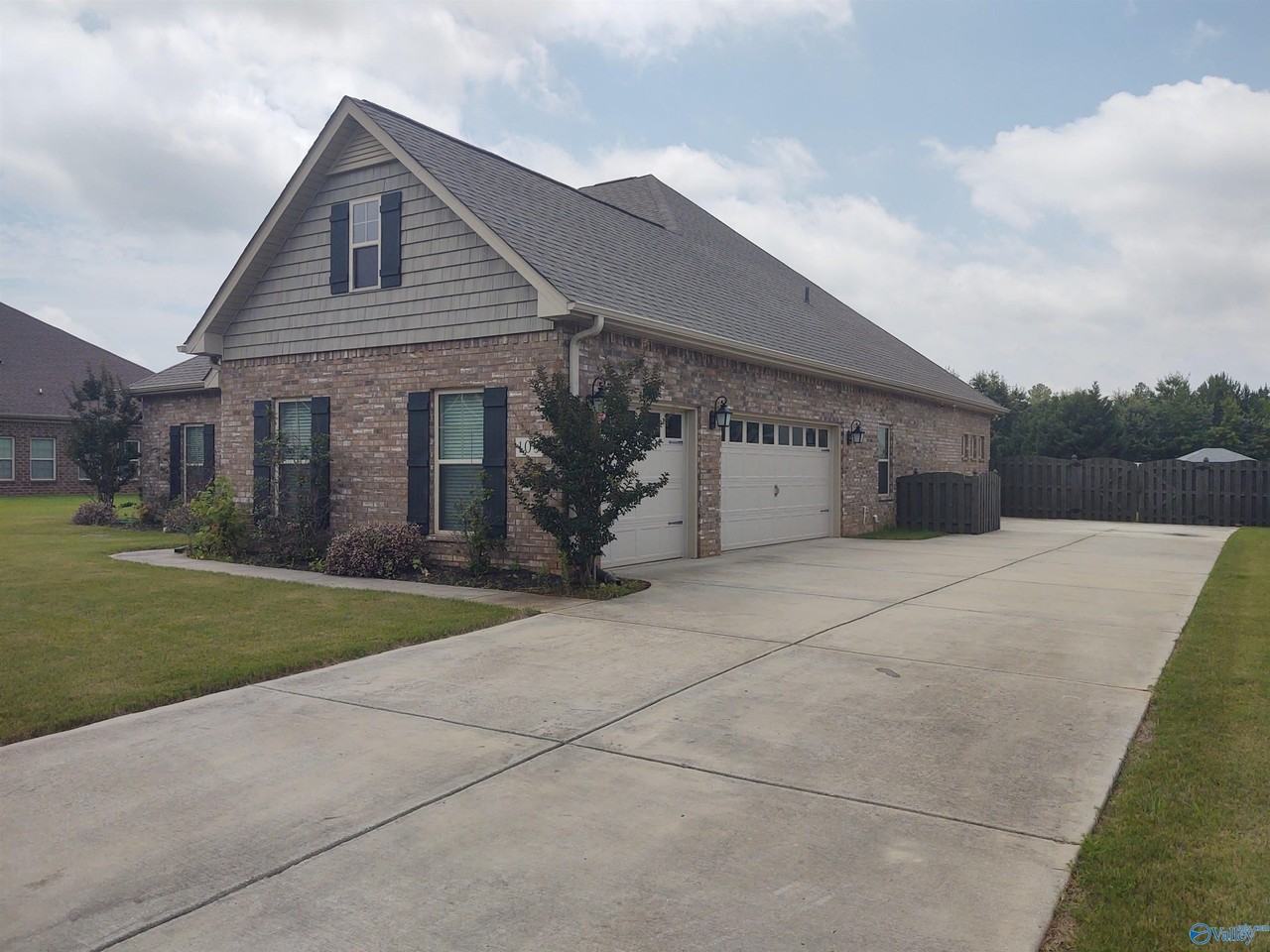 105 Twin Springs Dr - Photo 3 of 20