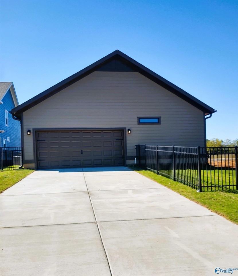 1620 Nordic St Ne - Photo 4 of 45