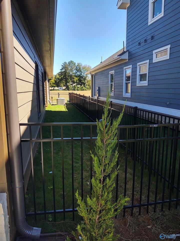 1620 Nordic St Ne - Photo 5 of 45