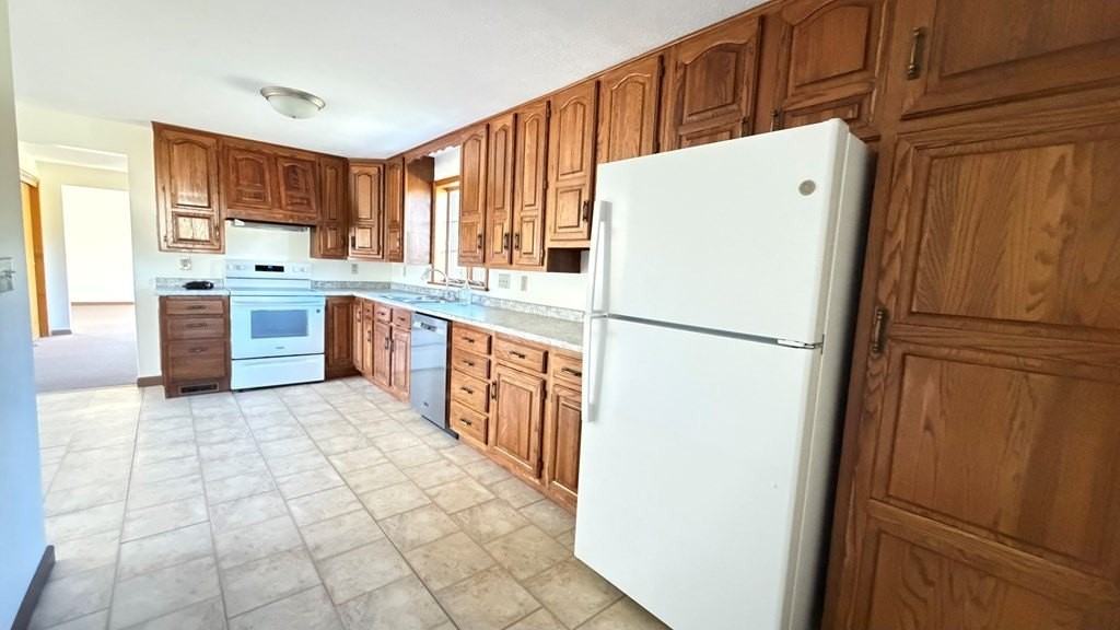 118 Elm St - Photo 5 of 19