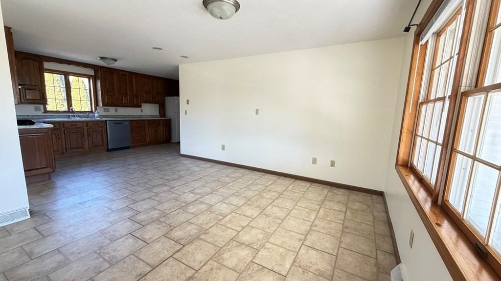 118 Elm St - Photo 6 of 19