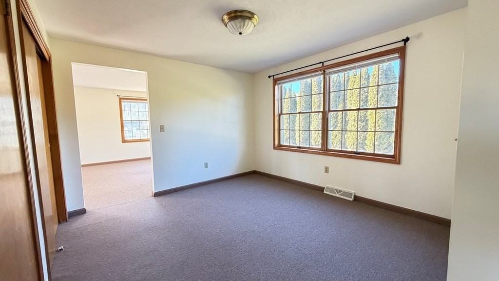 118 Elm St - Photo 7 of 19