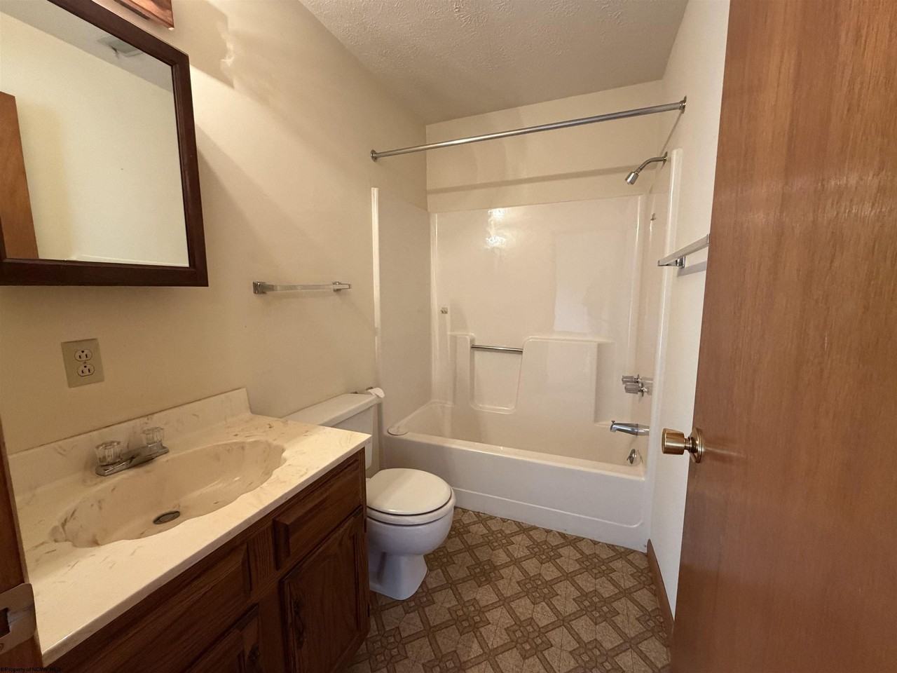 27 Trovato St - Photo 3 of 5