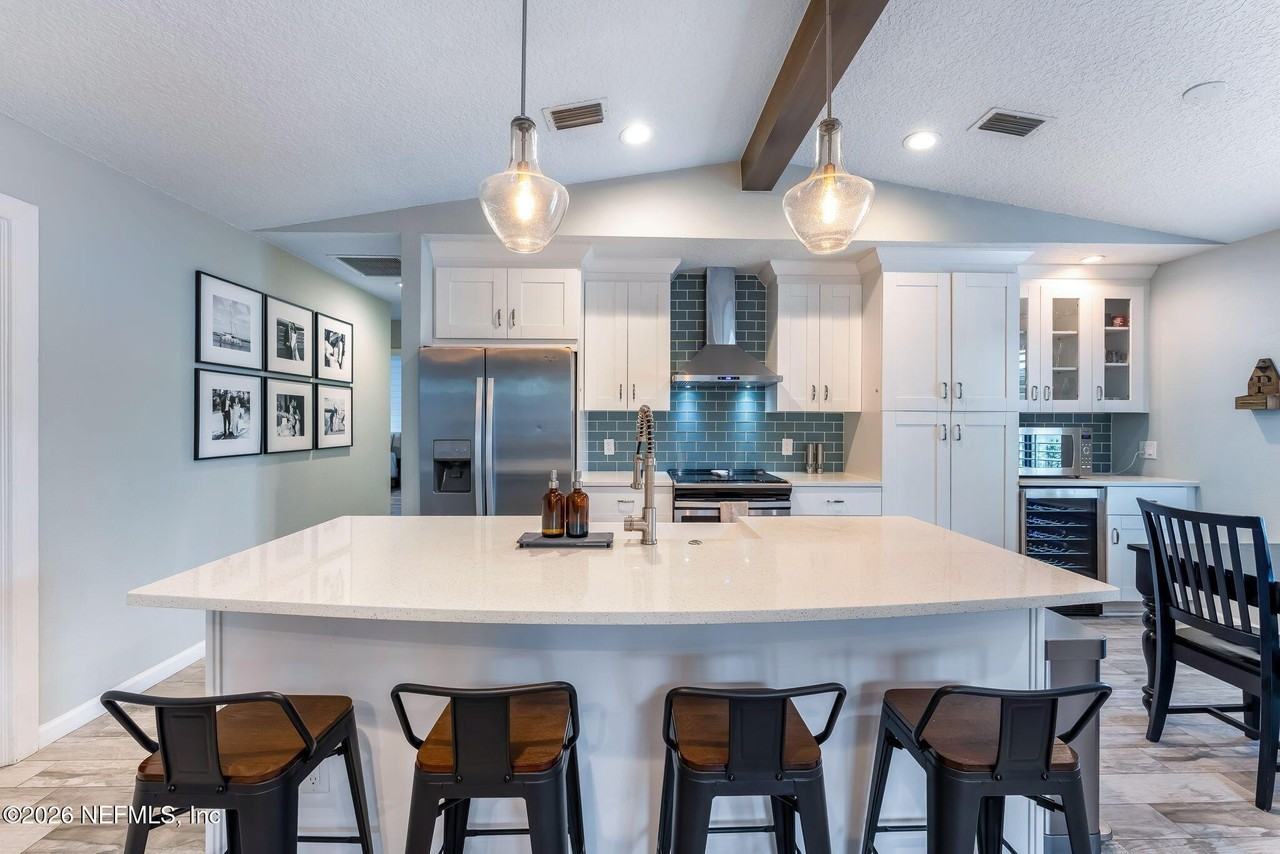 1170 19th St N - Photo 2 of 34