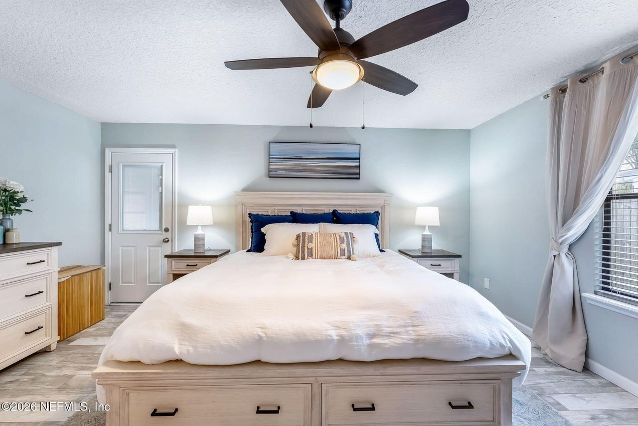 1170 19th St N - Photo 3 of 34