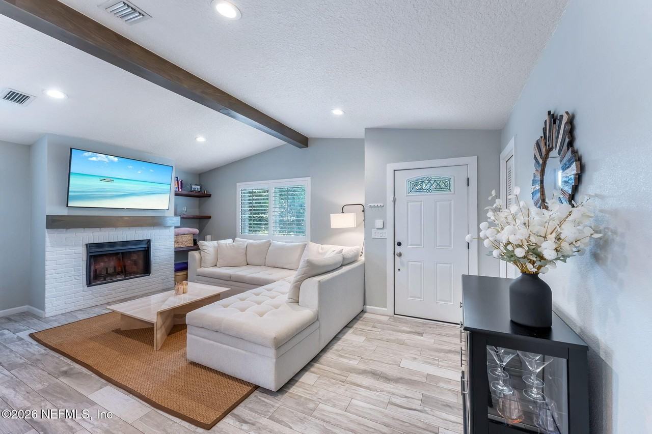 1170 19th St N - Photo 5 of 34