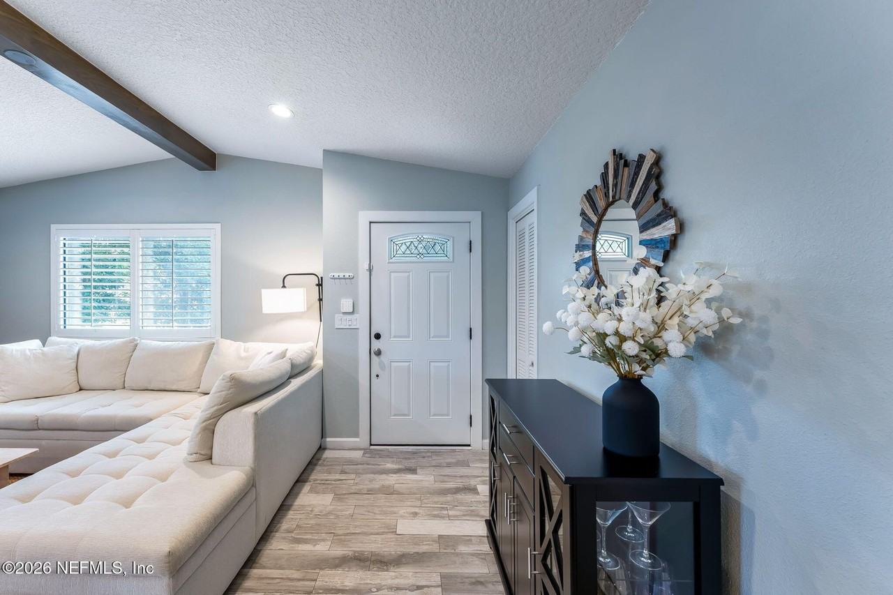 1170 19th St N - Photo 6 of 34