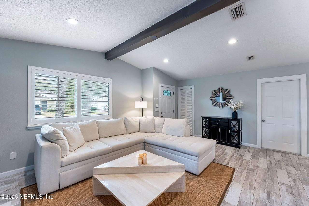 1170 19th St N - Photo 7 of 34