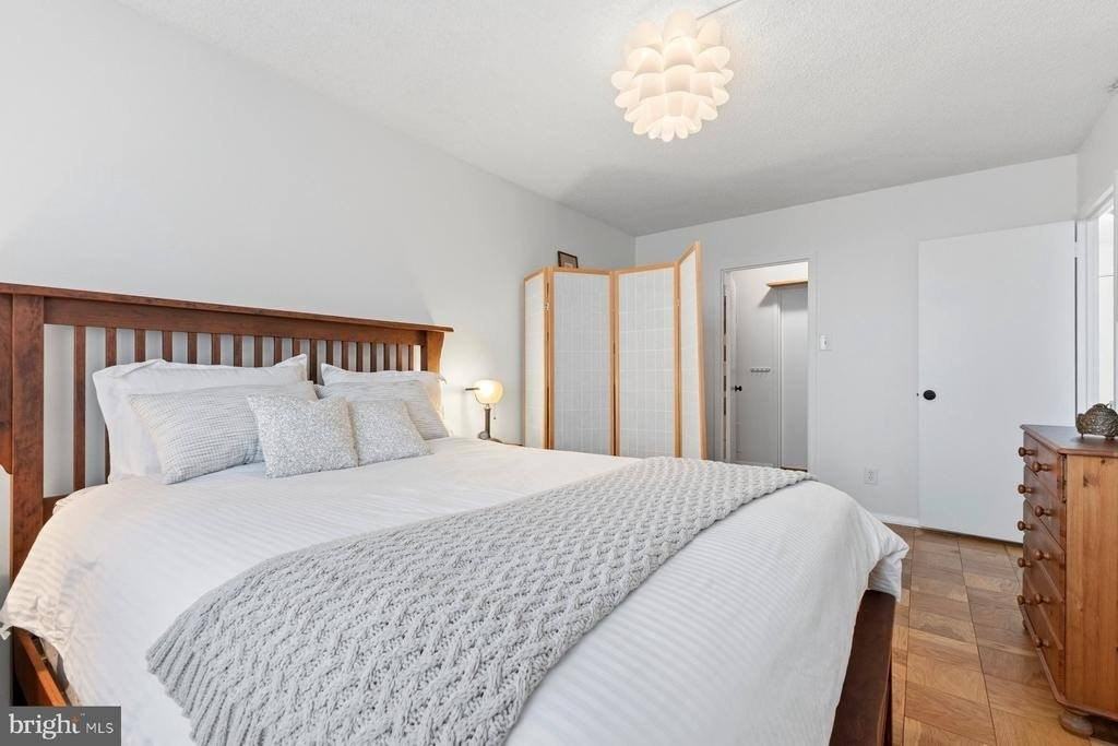 5225 Pooks Hill Rd #1717N - Photo 7 of 26