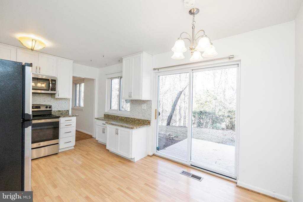 12265 Greenleaf Ave - Photo 5 of 25