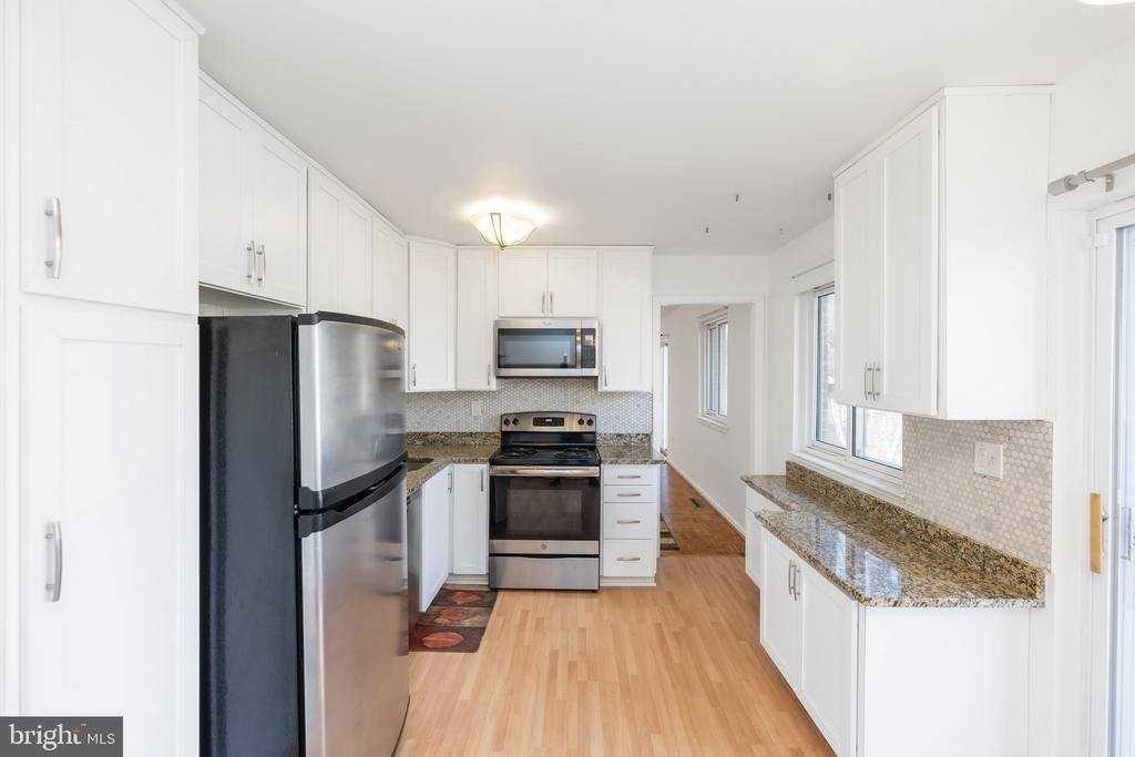 12265 Greenleaf Ave - Photo 6 of 25