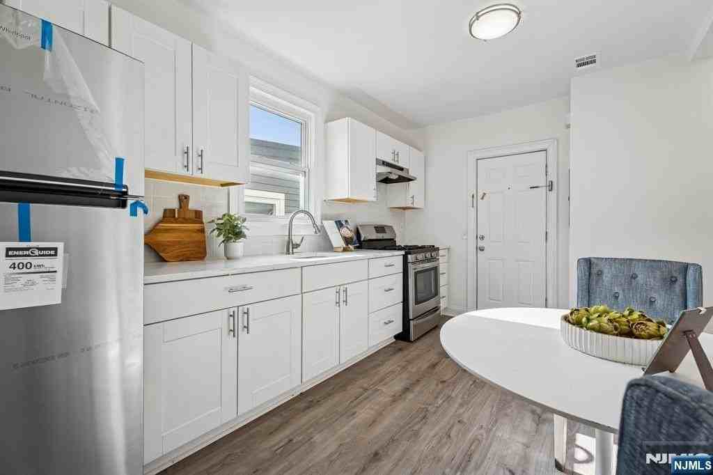 9 Wheeler St - Photo 5 of 11