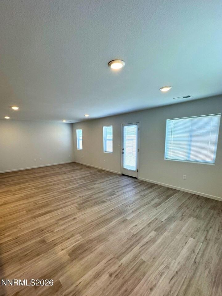 501 Paradise Valley Rd - Photo 6 of 18