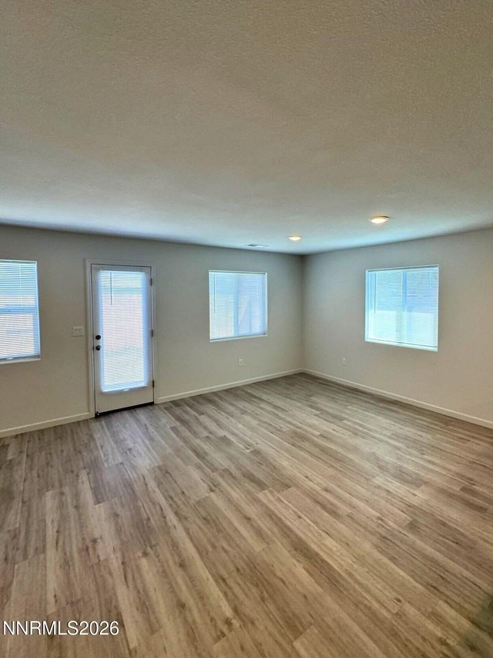 501 Paradise Valley Rd - Photo 7 of 18