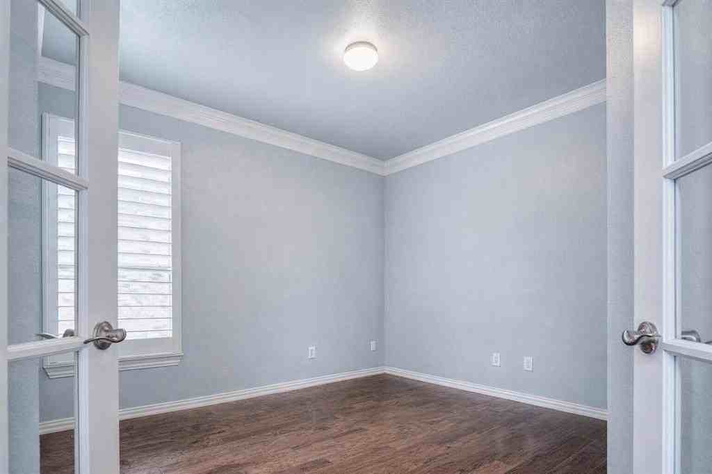 916 Carlsbad Dr - Photo 7 of 33