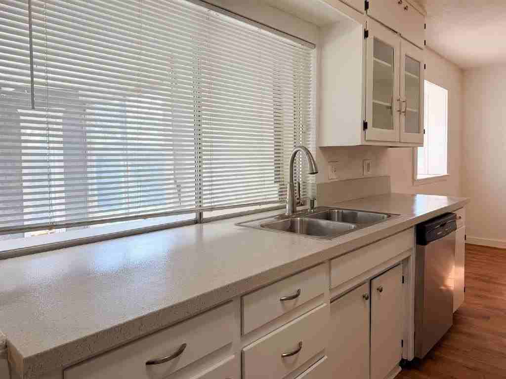 604 Mesquite Ave - Photo 5 of 20