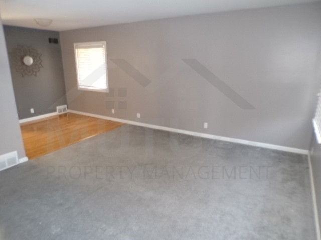 233 Essex St - Photo 2 of 8
