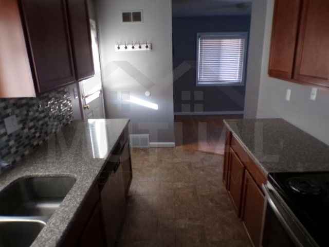 233 Essex St - Photo 7 of 8