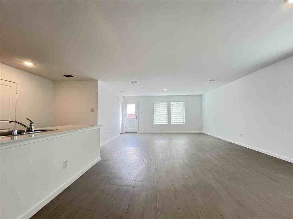 2037 Derby Ln - Photo 2 of 18