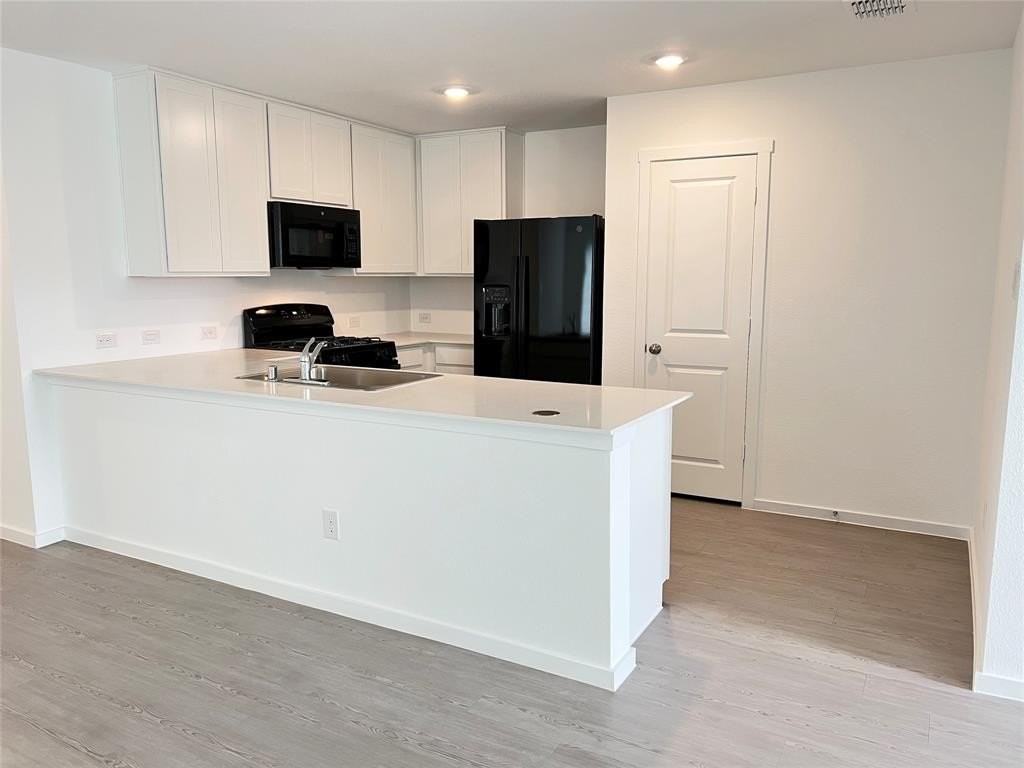 2037 Derby Ln - Photo 4 of 18