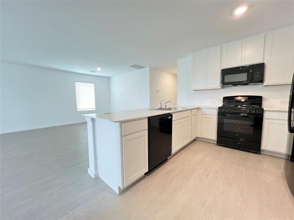 2037 Derby Ln - Photo 5 of 18