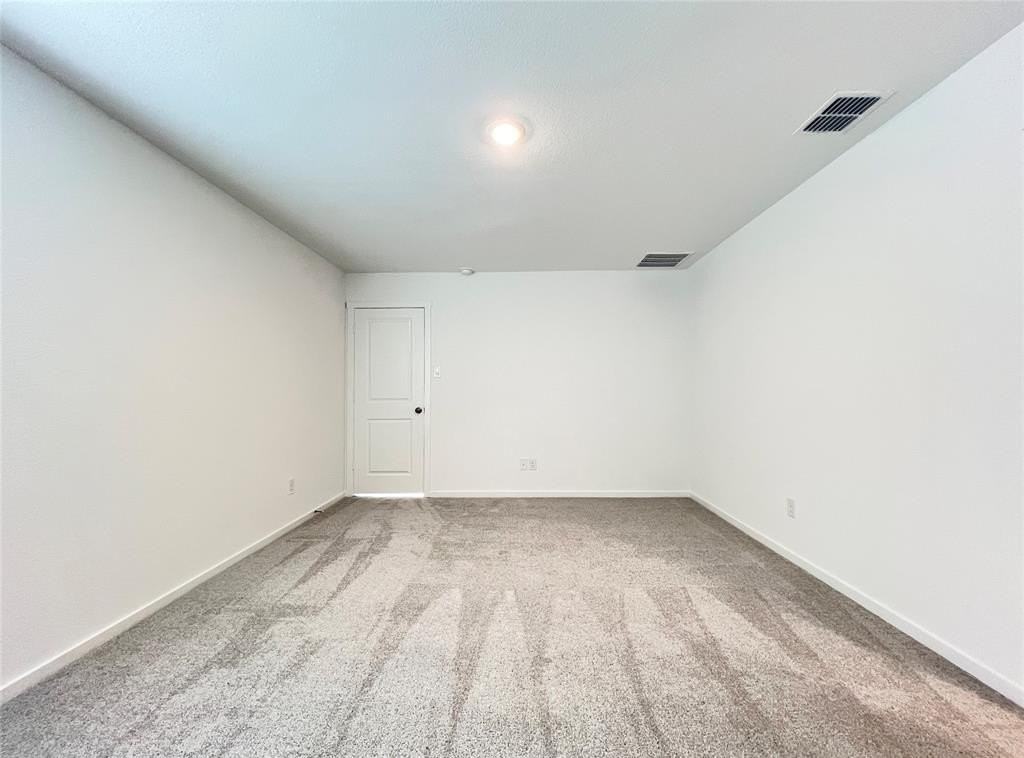 2037 Derby Ln - Photo 7 of 18